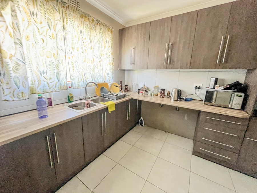 To Let 2 Bedroom Property for Rent in Pinelands Western Cape